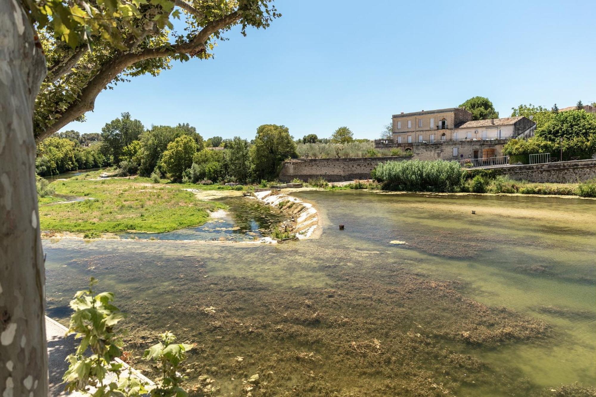 Camping Les Pres Du Roi Sommières Exteriör bild