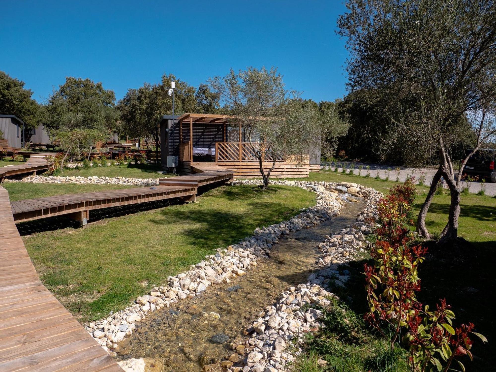Camping Les Pres Du Roi Sommières Exteriör bild