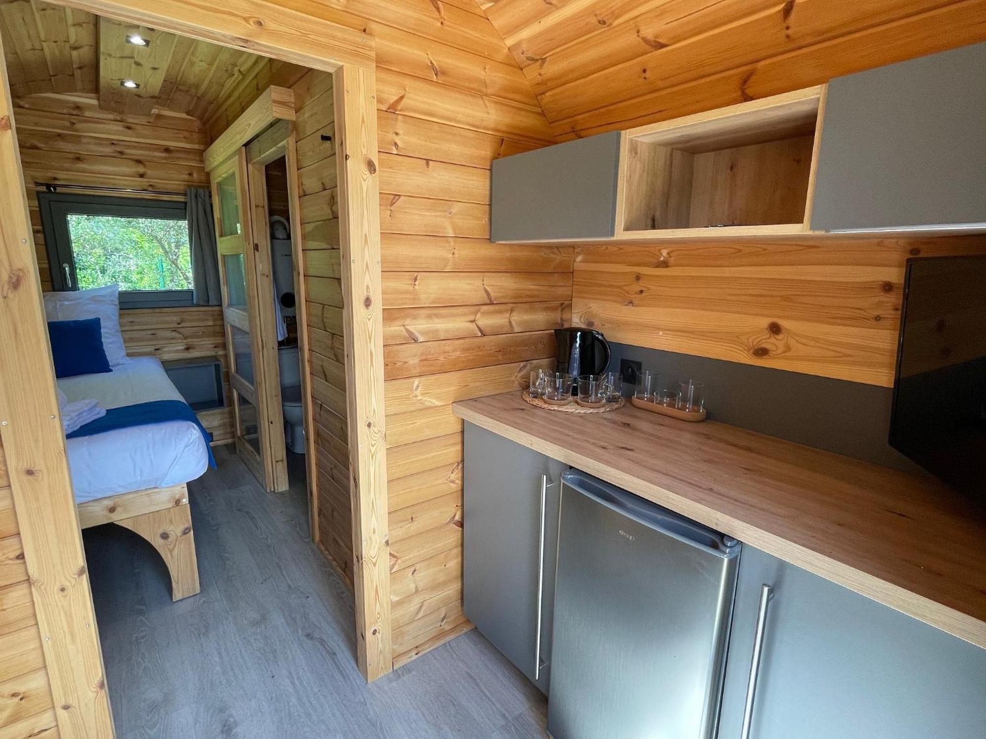 Camping Les Pres Du Roi Sommières Exteriör bild